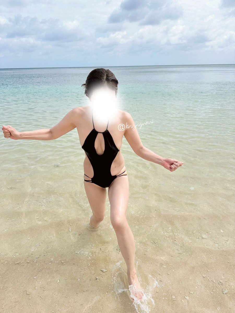 kinsingurui's tweet photo. また沖縄行きたいな🌊

手にいっぱい砂を握りしめて😌💗🐚

#沖縄　
#水着 https://t.co/ABnvKoTLE7