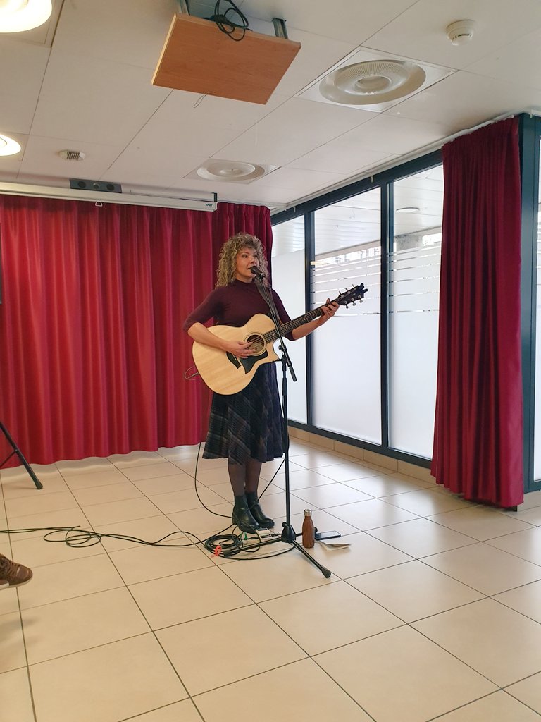 Cette semaine au Foyer L'Olivier nous avons co organiser avec la mairie un concert d'<a href="/AlexisNormand_/">Alexis Normand</a> 
De nombreuses structures médico-sociales du secteur sont venues partager ce moment ac nous #AIMCP #ADAPEI
Merci aux équipes de <a href="/DavidFARA42/">David FARA</a> pour ce beau moment d'échange culturel