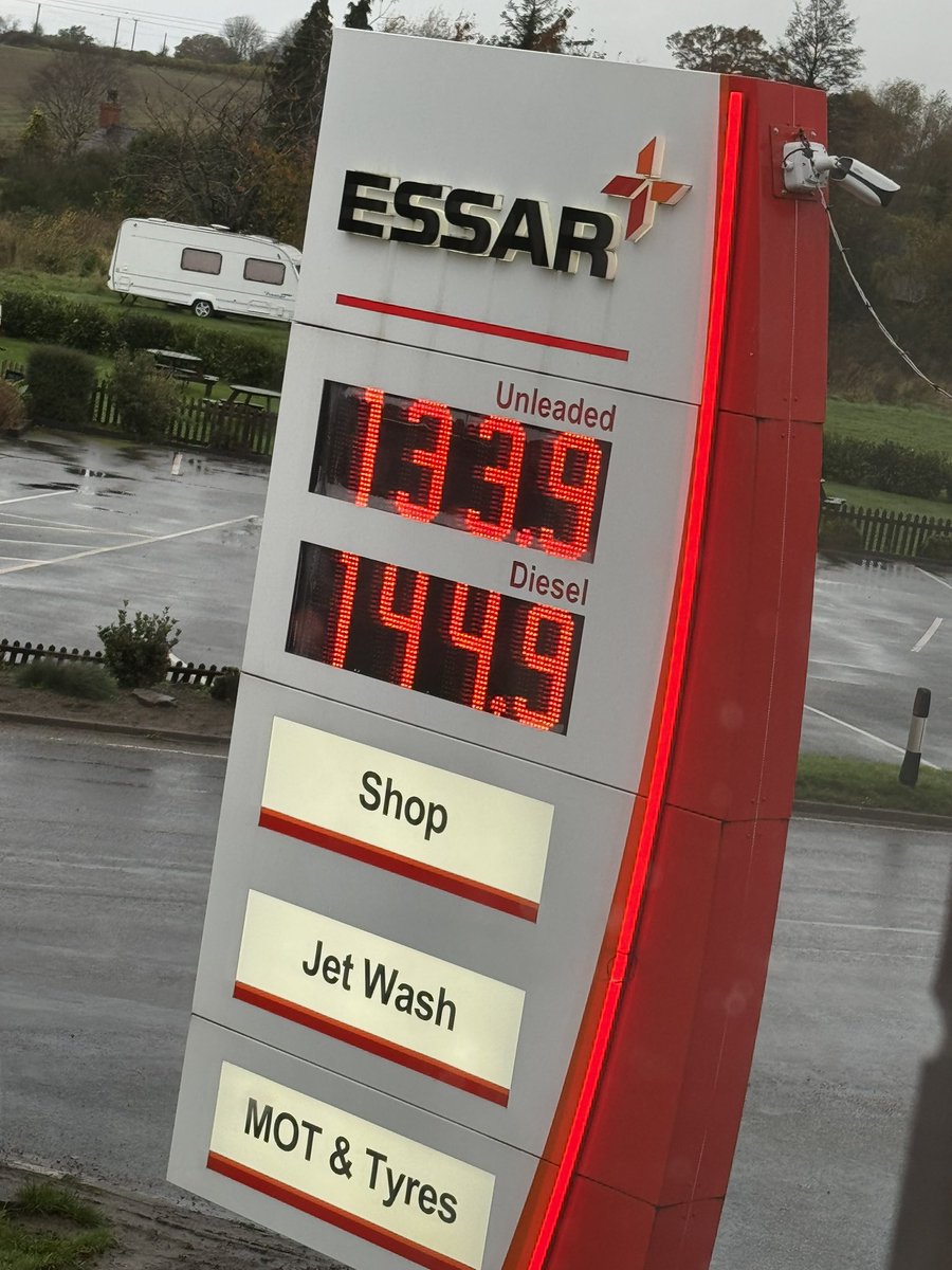 DAROBERTSFUELS's tweet photo. This weekend’s prices https://t.co/zJxYyU1Ja6