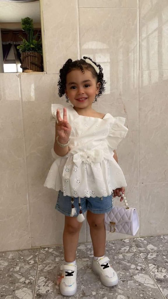 Gaza_Shaheed's tweet image. في الصورة أمونة، طفلة قتلها الاحتلال بأقوى أسلحة العالم.

Ammouna, a child who was killed by the occupation with the most powerful weapons in the world.

#شهداء_غزة