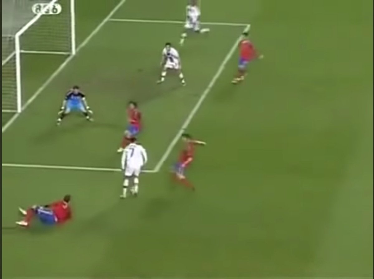 somhimadrid's tweet photo. @DaniRiquelmeC99 es culpa del linier no de Nani porque no es fuera de juego ni de coña https://t.co/hBwDGAu8LA