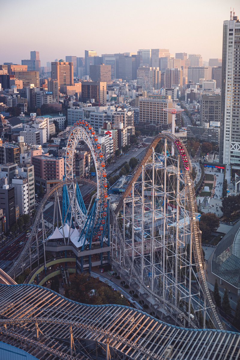 Yulily_K's tweet photo. 見下ろす東京の遊園地。 https://t.co/dC4OYPLA1S