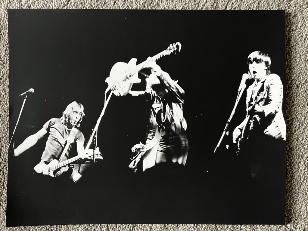 midgeure1's tweet photo. I had Mick Ronsons Les Paul (YES, THAT ONE) in my little flat in Chiswick for six months while he travelled around.Last time I saw it was in the R&amp;R Hall of fame where it had been renovated, made look like new and therefore had its soul removed.Should be played not just displayed https://t.co/3wIkjmIXyi