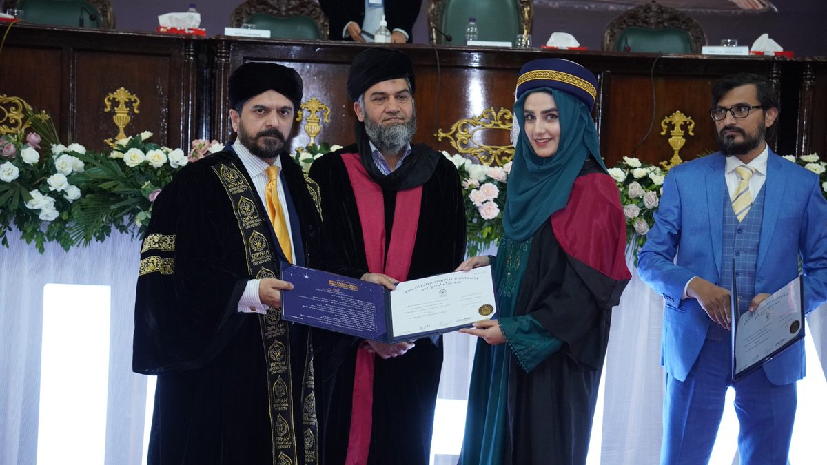 buttmunim11's tweet photo. To the teachers who ignited the flame of knowledge and the graduates who carried that light forward, your journey together has left an indelible mark.May your paths be filled with continued growth and success!" 🎓🙌📚
Riphah international university 
#Convocation2023 https://t.co/mQiKJ8TUuw