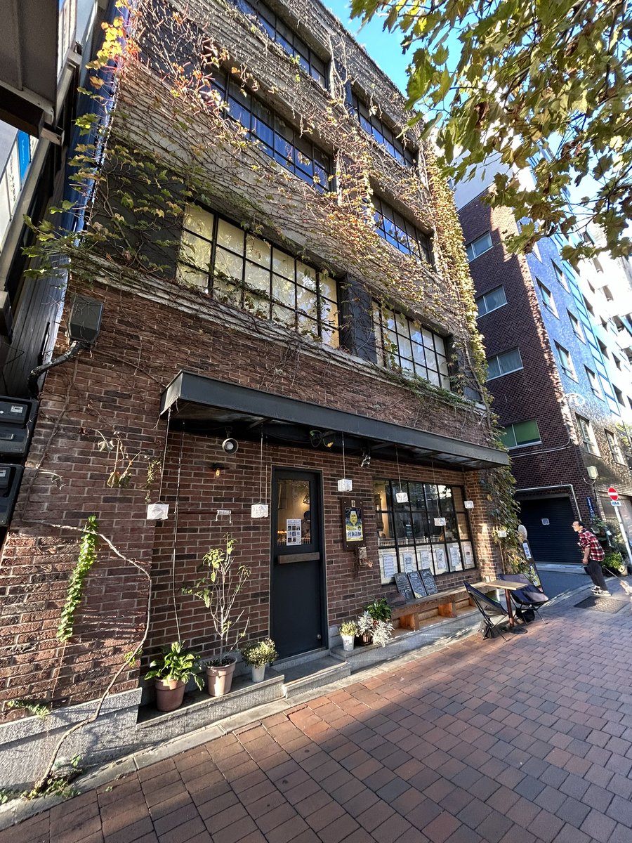 ya_02_yo_27's tweet image. 建物フェチにはたまらない、、
浜町の素敵カフェでのライブ
たまには昼間も良いね
#AugustMoonCafe
#softpackage