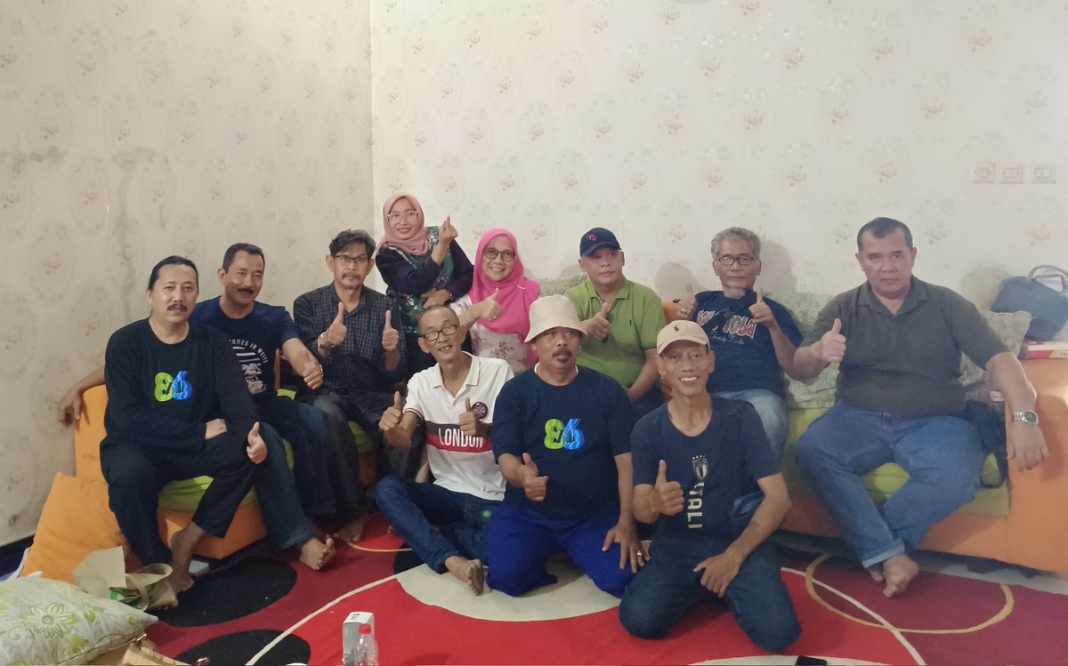 adq's tweet photo. Acara Pembubaran Panitia Reuni 4 Angkatan SMA 71' di Villa Karna (89) Puncak https://t.co/g5KiMSpV51