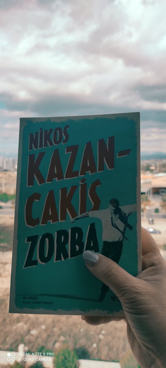 bedusch's tweet photo. Nikos Kazancakis, okuyacağım ilk Yunan yazar😇Uzun zamandır kitabını mı okusam,filmini mi izlesem diye gidip geldikten sonra kitabını okumaya karar verdim😇Bakalım Zorba karakteri  gerçekten bir yaşam kılavuzu mu?Herkes gibi beni de etkileyebilecek mi🤗
 #kitapsever #Haftasonu https://t.co/giRIdFF3Xn