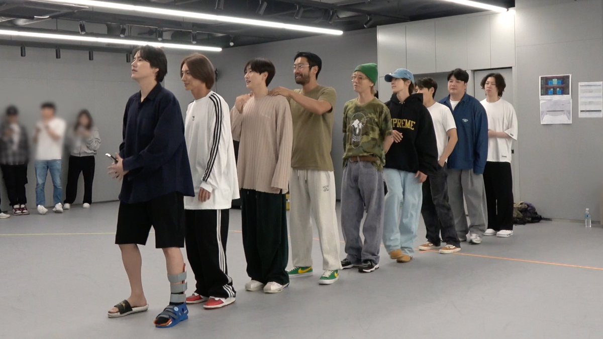 SUPER JUNIOR 18TH ANNIVERSARY '1t's 8lue' FAN MEETING #1 | Dance Practice Behind

youtu.be/H6KILsahJ4o

#슈퍼주니어 #SUPERJUNIOR 
#18thAnniversary #1ts8lue