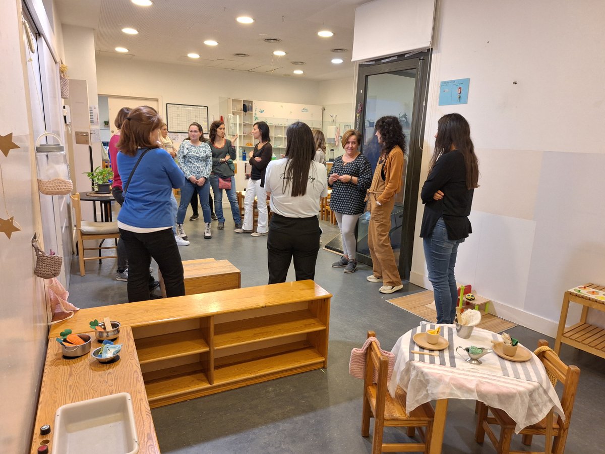 reus_cat's tweet photo. La Xarxa 0-6 🧒👦 de #ReusEducació ha fet aquesta setmana, a l'Escola Bressol Municipal El Marfull, la primera trobada del curs 2023-2024. Han participat 24 centres educatius (10 de primer cicle i 14 de segon cicle d'Educació infantil).  

#ReusEducació https://t.co/o1Yyimg0ny