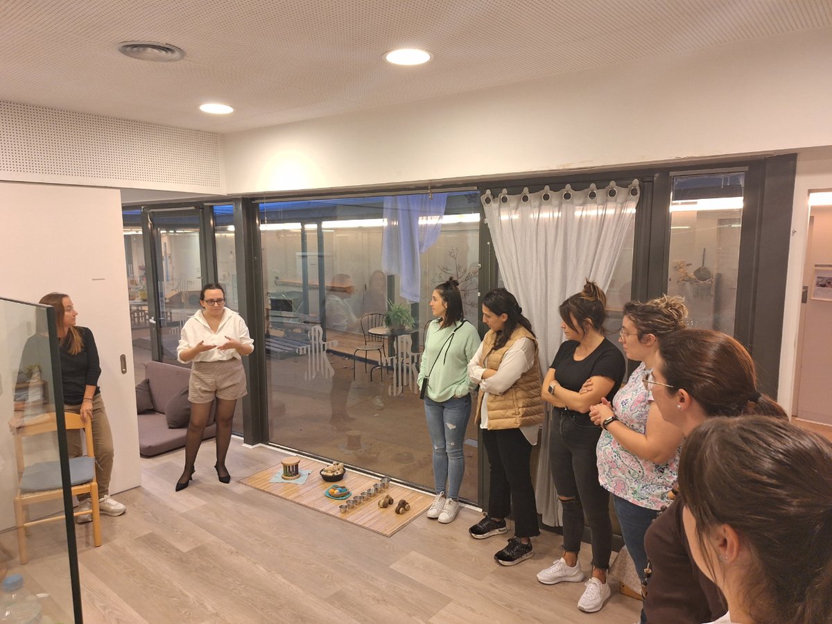 reus_cat's tweet photo. La Xarxa 0-6 🧒👦 de #ReusEducació ha fet aquesta setmana, a l'Escola Bressol Municipal El Marfull, la primera trobada del curs 2023-2024. Han participat 24 centres educatius (10 de primer cicle i 14 de segon cicle d'Educació infantil).  

#ReusEducació https://t.co/o1Yyimg0ny