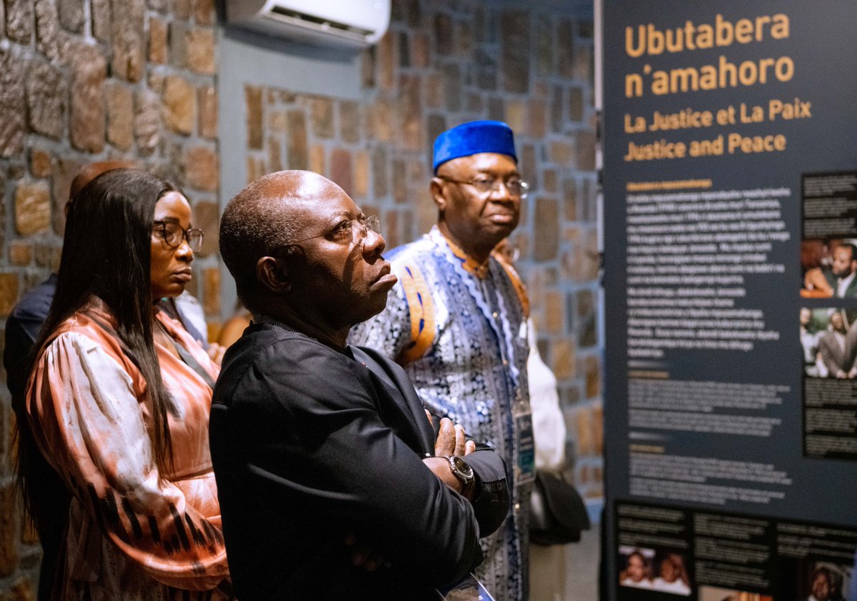 Kigali_Memorial's tweet image. Hon Georges Elanga Obam, Minister of Decentralisation and Local Development in Cameroon and his delegation laid a wreath at the burial place in honour of victims of Genocide against the Tutsi and toured memorial exhibits to learn more about the history of Genocide.
