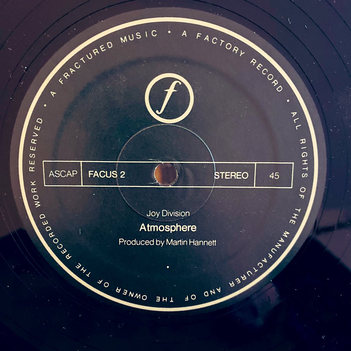 Joy Division - Atmosphere (12”)
#joydivision #factoryrecords #PeterSaville 
open.spotify.com/album/5bXAysvu…