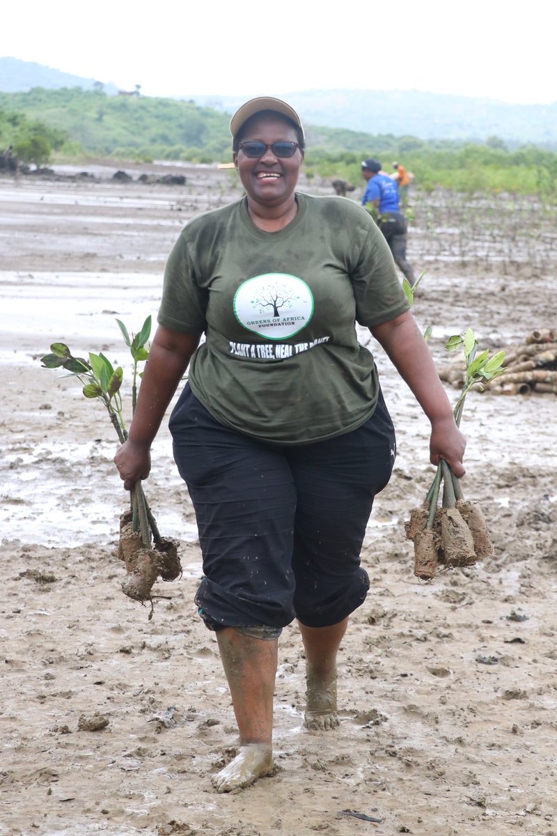 An amazing woman <a href="/WanyekiJedidah/">Dr. Jedidah Wanyeki ,HSC MamaMazingira</a>  driving the climate change agenda in Kenya. Kudos Mama Mazingira. You lead and we walk on your footsteps.