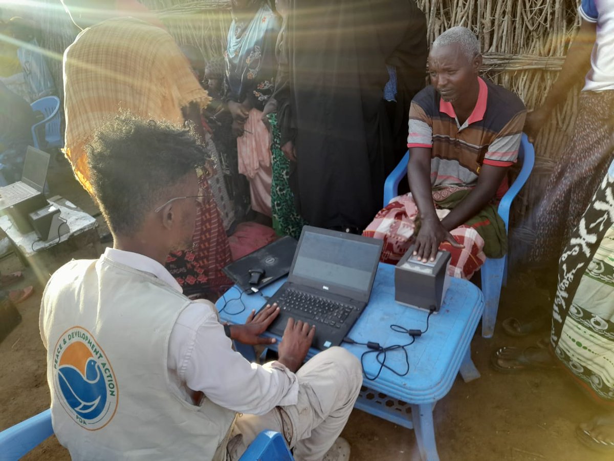 PDASomalia's tweet photo. PDA teams in Jowhar are reaching out to the people in need in the flood-affected areas using boats and tractors as the only transportation means available in Jowhar district after the El Nino floods. #Flooods #ElNino #Somalia @WFPSomalia https://t.co/NbZQRtIeIu