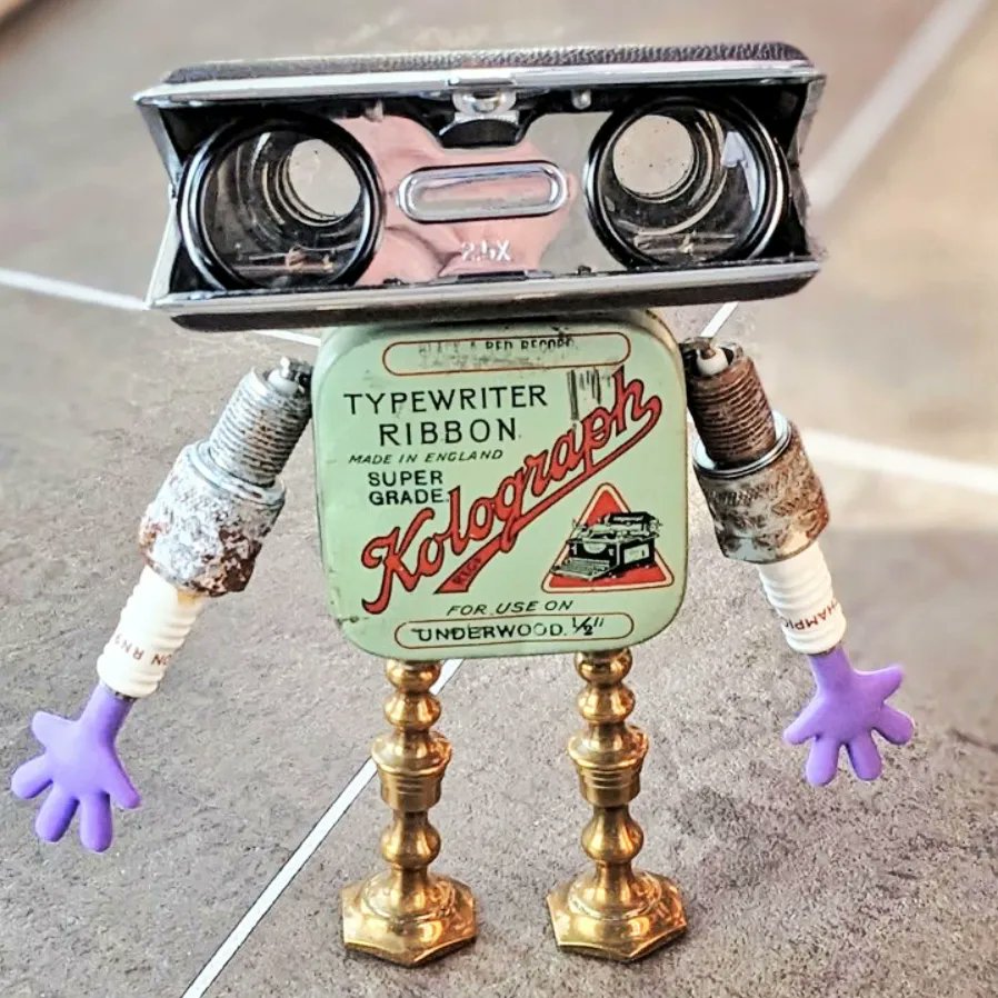 I like his new little guy. It's like he's wearing a sash like Mayor Quimby.
#UKGiftHour #ukgiftAM