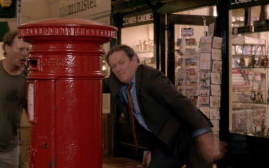 letterappsoc's tweet photo. Happy #PostboxSaturday, everyone! Here’s the lovely Kevin Whately chasing a baddie in the @CoveredMarketOx from #InspectorLewis, back in the day. Forever the good guy, hey… (Thanks everso for sending the postcard, Kevin!) ☺️📮🕵️‍♂️📺💌 https://t.co/hUE7voIHxM