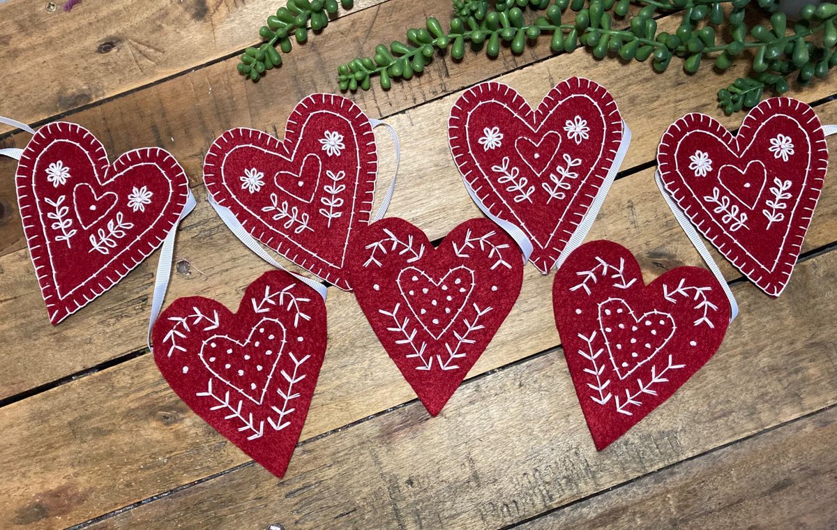 Hand stitched by my good self, this heart bunting is great for Christmas and you can leave it up all year round! #MHHSBD #ukgiftam #letterboxgifts

buff.ly/3QKzX0m
