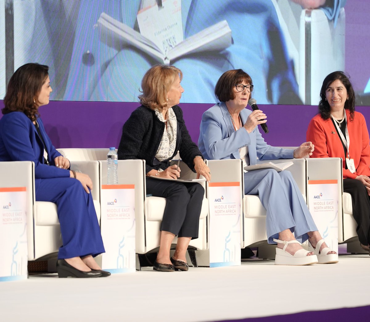 The highlight of our day? Engaging in trailblazing conversations on Women of Endocrinology in Leadership.💪🏽

#endotwitter #endocrinology #diabetes #medicine #medicalconference #conference #medicalevents