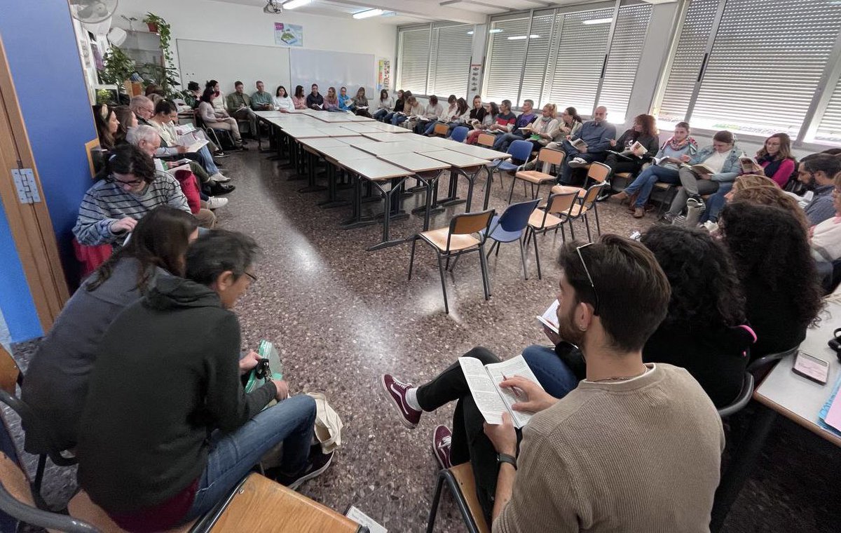 carbonell_sara's tweet photo. Recuperando y manteniendo la ilusión  en una educación transformadora para que las escuelas sean “un camino dibujado en el suelo donde no haya soledad ni miedo sino manos confiadas y ojos llenos de brillo” #TPDApContigo https://t.co/VxN7uMqdTc