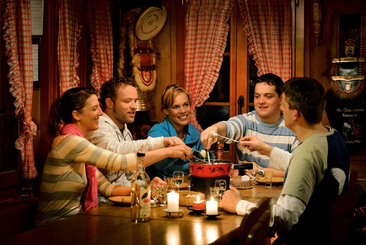 MySwitzerland_i's tweet photo. Benvenuti nel paradiso della #fonduta 🇨🇭🫕
Scopri le migliori esperienze di fonduta in #Svizzera: https://t.co/VmkxAfbDBq
#fondue #switzerland https://t.co/B3ZEE4BpOx