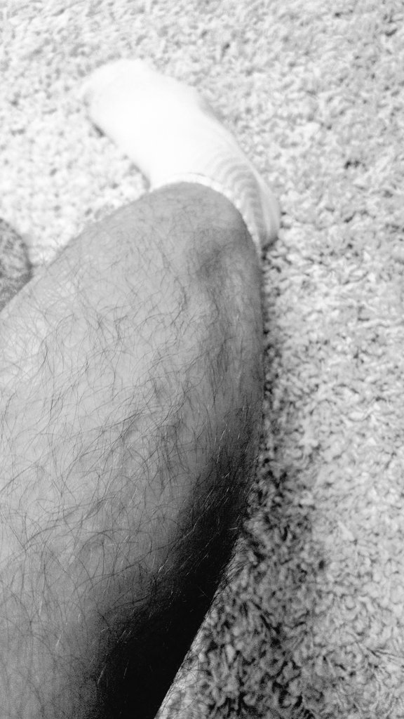 germanmaster966's tweet photo. warum fügst du dich nicht den Muskeln hin? Ich bin zu stark für dich... #socks #soxxer #findom #young #master https://t.co/IFQ8piMVmL