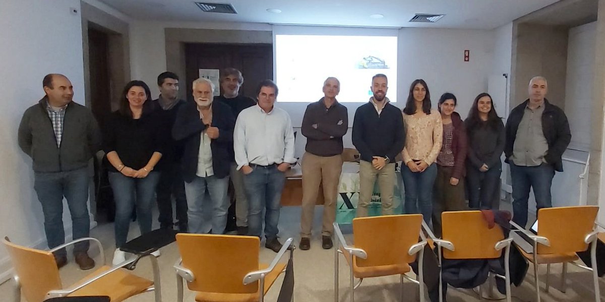 CatarinaPMateus's tweet photo. Partner @ipma_pt from #DiadSea organized the first project transboundary meeting yesterday. With presence of partner @UniversidadeUSC, other colleagues and stakeholders, we had interesting discussions on project activities and challenges. @AtlanticArea @univdeevora @MARE_centre https://t.co/cSmE7QW00I