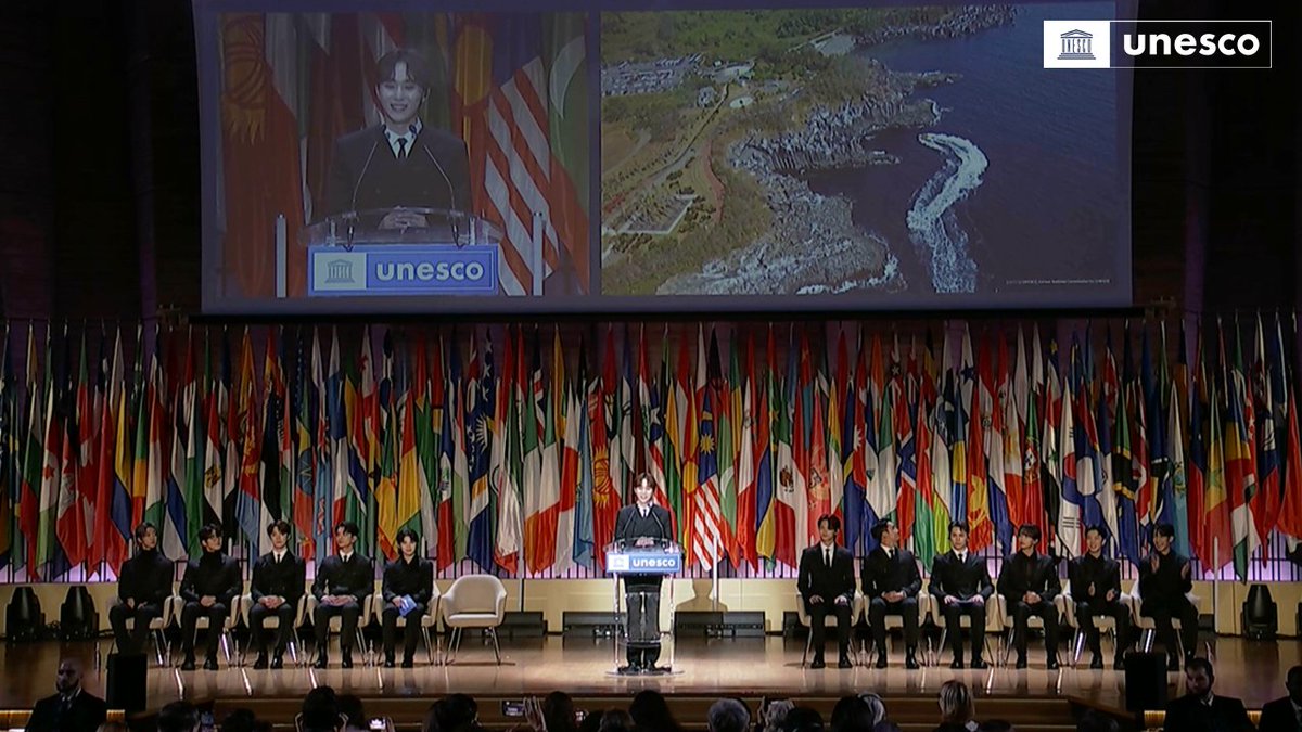 pledis_17's tweet photo. SEVENTEEN(세븐틴) - SEVENTEEN and Youth: Music Performances, Messages, and SEVENTEEN’s engagement with youth @UNESCO Youth Forum

▶ https://t.co/SFfIg8CEHt

#SEVENTEEN #세븐틴 
#UNESCO #UnescoYouthForum https://t.co/sraYV6NMeH