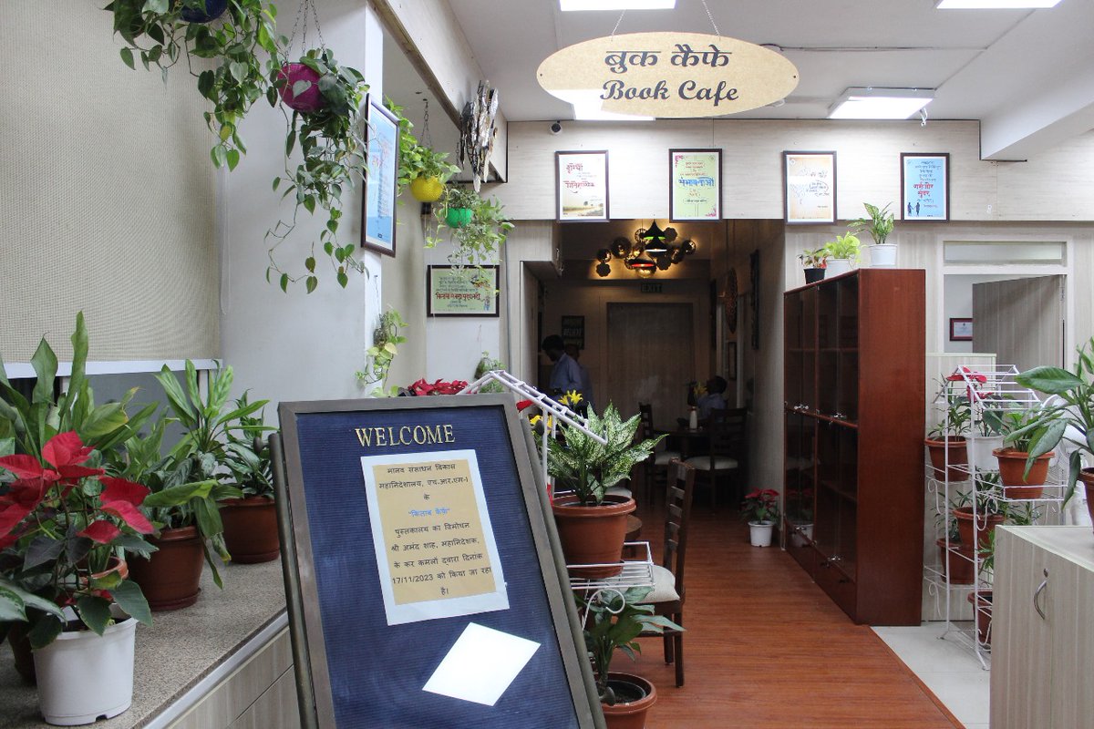 dghrd_cbic's tweet image. स्वच्छता अभियान के तहत डीजीएचआरडी द्वारा मौजूदा स्थान के उपयोग को अनुकूलित करके "बुक कैफे" विकसित किया गया । @cbic_india #swachhtahisewahai