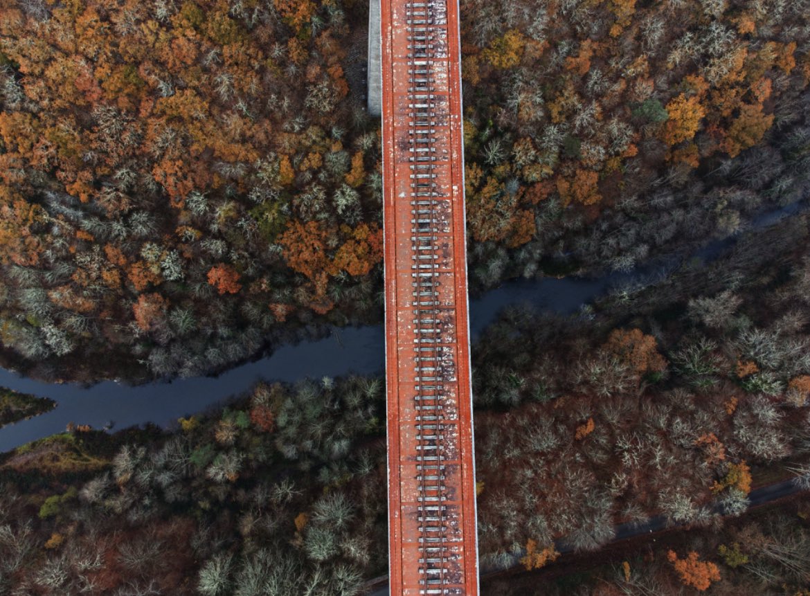 AuvergneMarque's tweet photo. 🍂 Viaduc des Fades #combrailles #Auvergne #automne #puydedome
🫶📸 @bruncolombo Unsplash https://t.co/l1yCjzHJvE