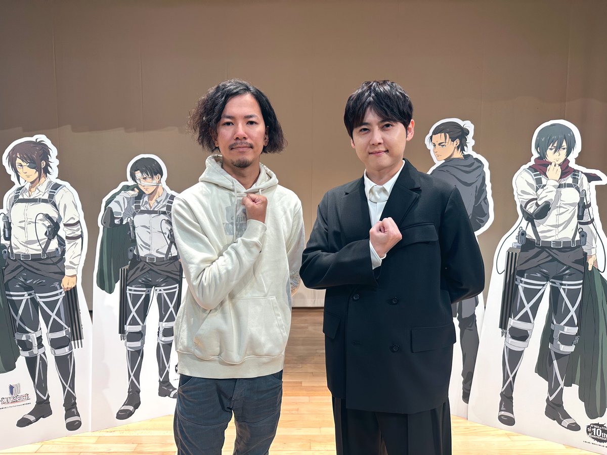 anime_shingeki's tweet photo. ／
アニメ「進撃の巨人」10周年記念
スペシャルトークショー in日田🕊️
＼

ご来場&amp;パブリックビューイングで
ご覧いただいた皆様
ありがとうございました🧣

諫山先生×梶さんのトークショー🎤
貴重なお話ばかりでした⚔️

最後は2人で「心臓を捧げよ！」🔥

#shingeki #aot https://t.co/6iymhl8tG6