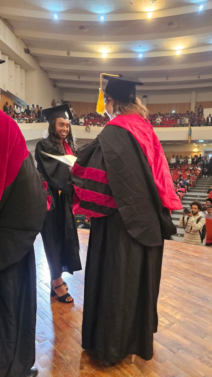 ProfKindeya's tweet photo. Of today's graduates @MekUniEth  572 (28%) are female. Top scorers from each College/Institute were awarded  a cash prize &amp; masters scholarship! Encouraging move! https://t.co/8zuTPnCfKy