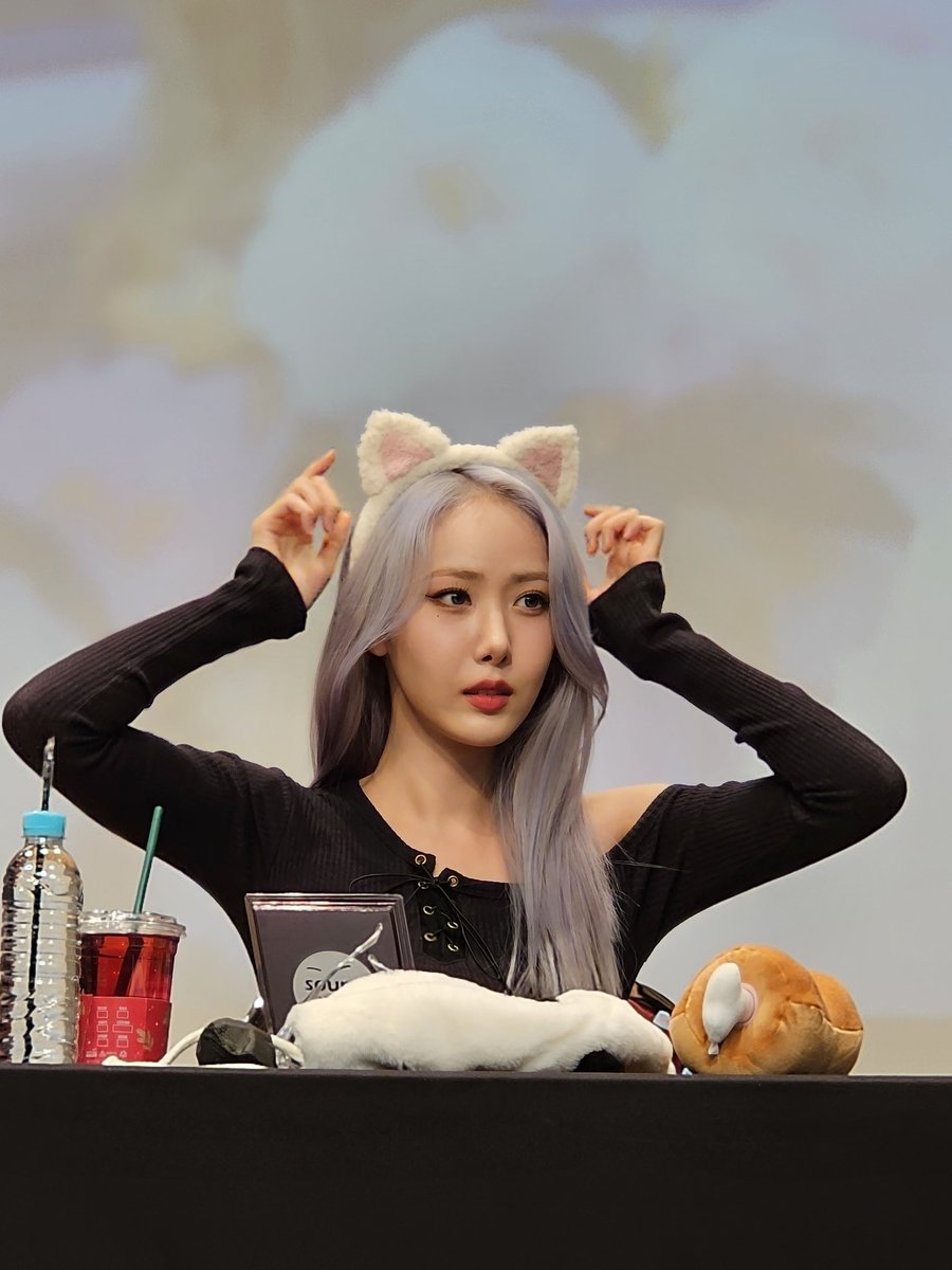 kimnote_159's tweet photo. 231118 팬사인회
#VIVIZ #신비 #SINB https://t.co/rAgWPYyKeZ
