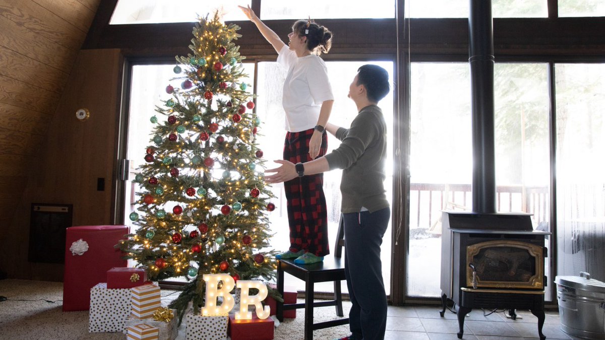 If you’re waiting until after Thanksgiving or some other arbitrary date to bust out your Christmas decorations … why? Experts—and scientific studies—say decorating for Christmas early can benefit us in multiple ways.

trib.al/S980hvr