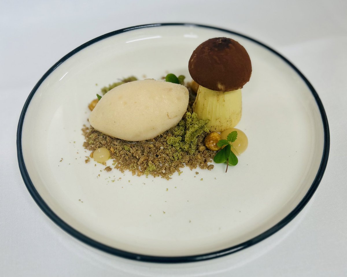 The Forest Floor Dessert at last night’s Wild&amp;Wicklow event <a href="/Macreddin/">The BrookLodge</a> 12 courses plus surprises of Wild Food… great night had by all #WildFood #Wicklow #foraging #game #local