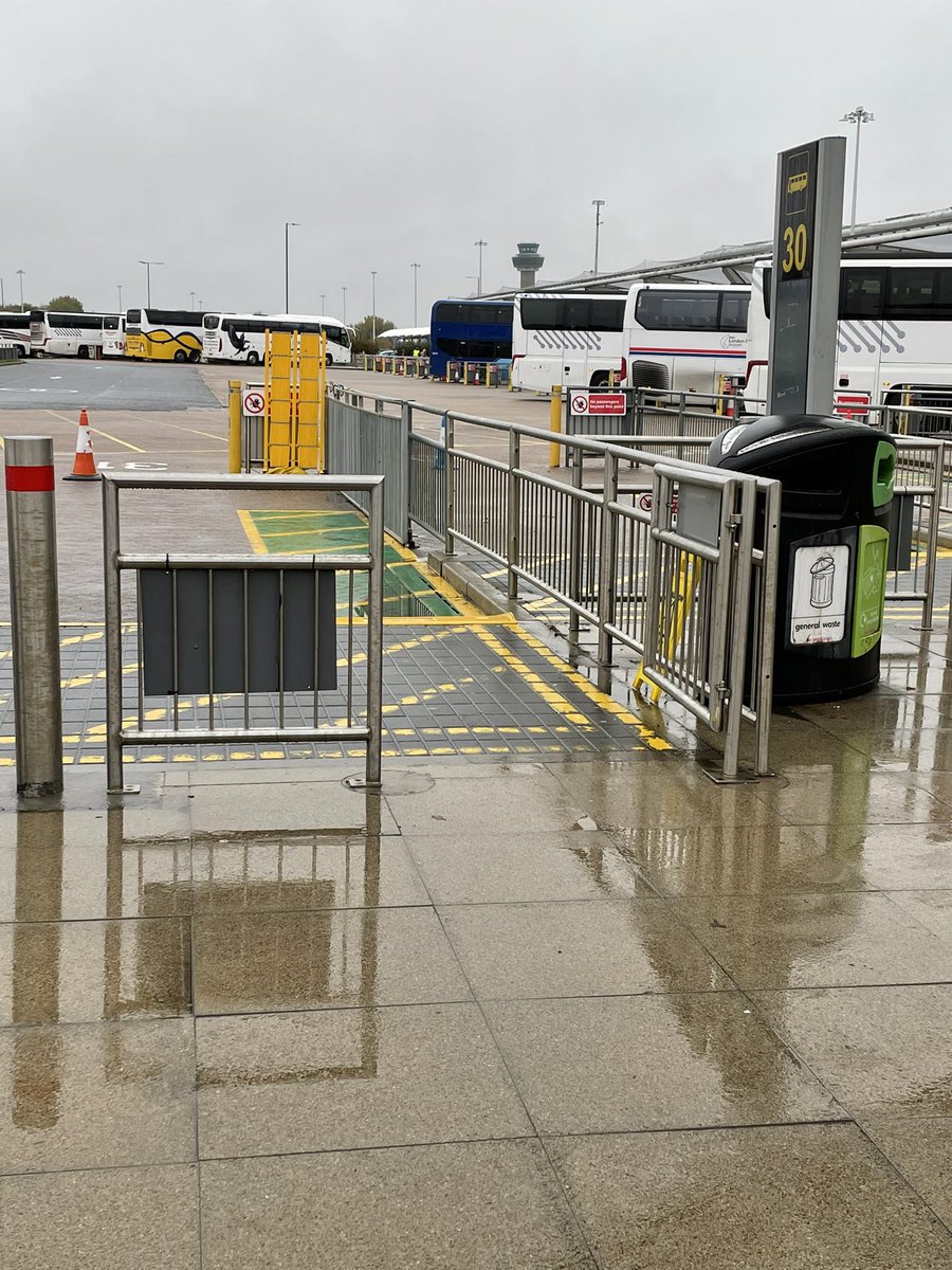 gill_jay's tweet photo. @Ryanair 
From this at 6.50am today at Faro to this at 10am Stansted. 
Can I go back please for the sun???👍🤣 https://t.co/DqdqWtJoxp