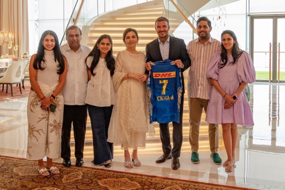 90ndstoppage's tweet photo. 📸 | Senior Women’s NT goalkeeper Aditi Chauhan and FSDL chairman Nita Ambani &amp; family pictured alongside Legendary footballer David Beckham during his recent trip to India 👏🏻⚽️ #IndianFootball https://t.co/cAPnvd1LCY