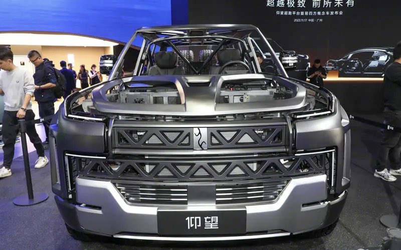 ChineseVehicles's tweet photo. كشف النقاب عن سيارة مفهوم إلى  BYD Yi Sifang 

يشبه الغلاف الخارجي للسيارة U8،

#byd #bydu8 #bydconcept #bydyisifang #chinese_vehicles #السيارات_الصينية https://t.co/T9DKl7oWR0