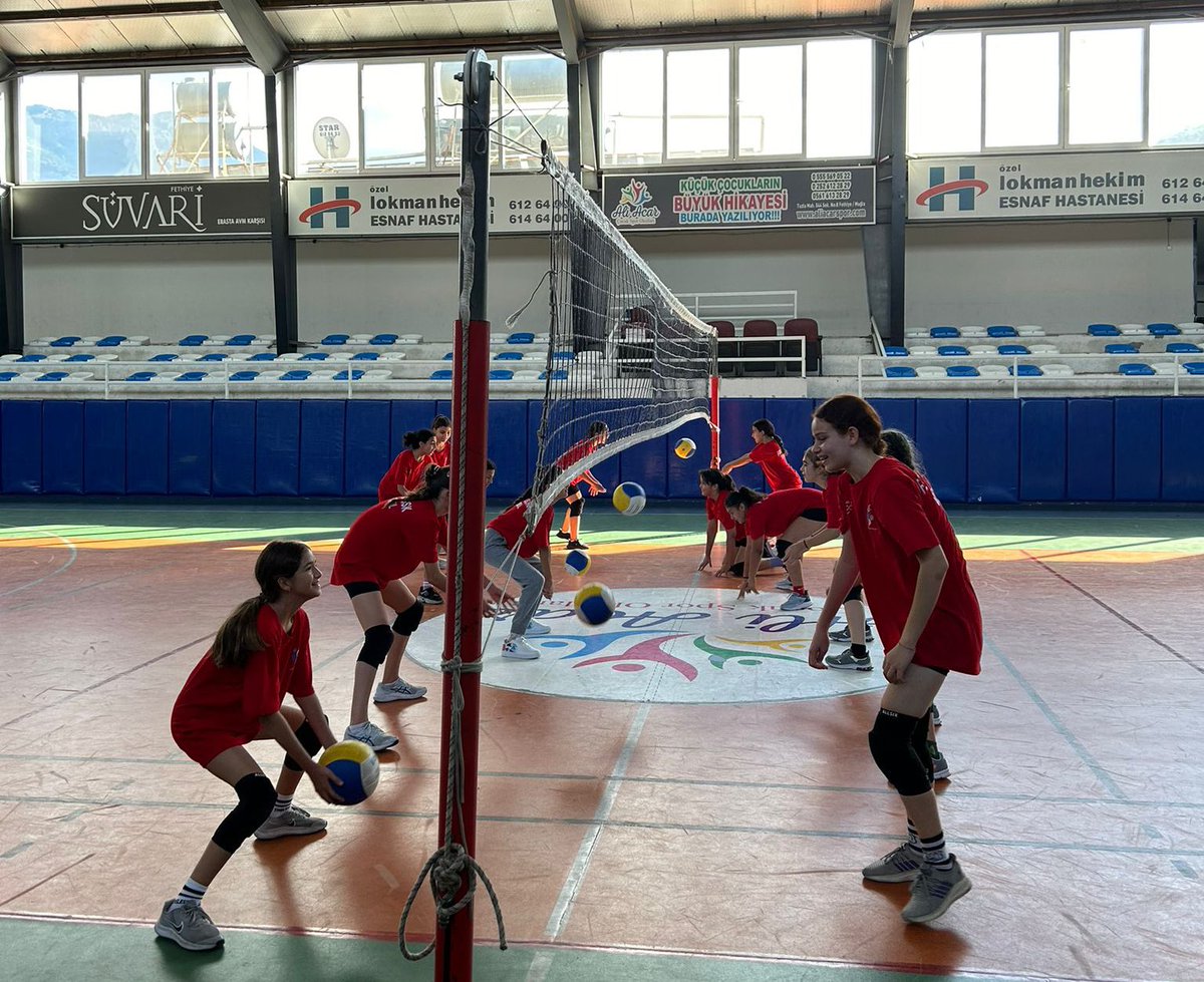 GSB_Mugla's tweet photo. En Yükseğe Sıçramak İçin Antrenmanlara Devam Et…

Voleybol 🏐 

Gsb Spor Okulları Voleybol performans sporcularımız antrenörlerimiz eşliğinde müsabakalara hazırlanıyor.

📌Fethiye Gençlik ve Spor İlçe Müdürlüğü https://t.co/bqK128baEz