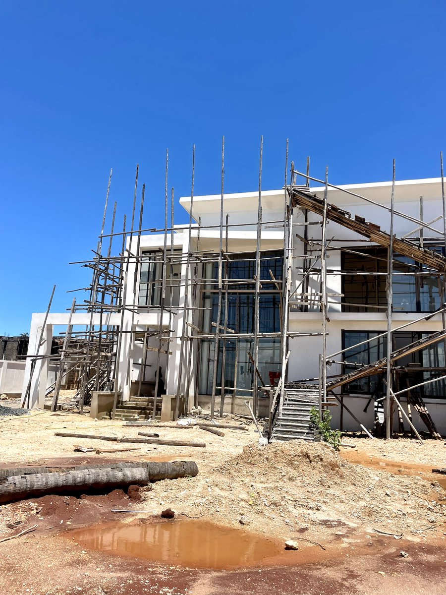 SwahilArchitect's tweet photo. Big as the super Bowl! 👷‍♂️🧱🇹🇿 https://t.co/9fW8bkXBu6