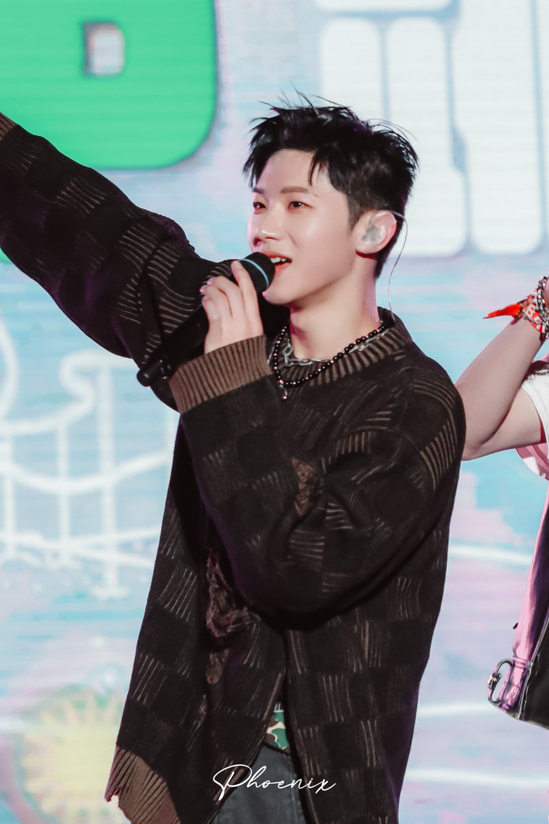231118
미치…
#현우
#최현우 #HYUNWOO
  #싸이커스 #xikers