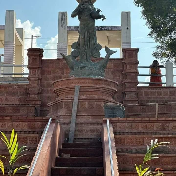 SPMGJharkhand's tweet photo. Initiative of District Ganga Committee, Sahibganj. Statue of "Maa Ganga" is established at Mukteshwar Dham Ghat, one of the popular River Front Development Ghat of Sahibganj where many devotees visit every day for "DARSHAN of Maa Ganga". https://t.co/U7QDVxEGxj