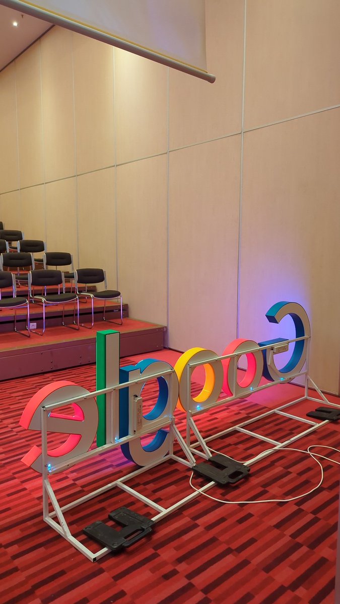 rmehmandarov's tweet image. Quiet before the storm – the &quot;backstage view&quot;. 5 minutes later the room was packed! 🤩

Just done presenting on data pipelines, #apachebeam, #OSS, #Java &amp;amp; #Cloud @ Devfest Bucharest, on the Cloud stage. 💾

Thanks to the awesome @GDGBucharest team for the organization. 👏