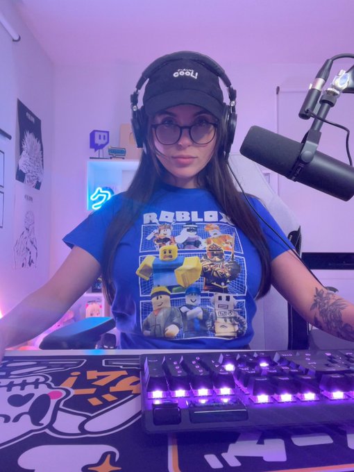 im gaming https://t.co/WmQZhQK6iT