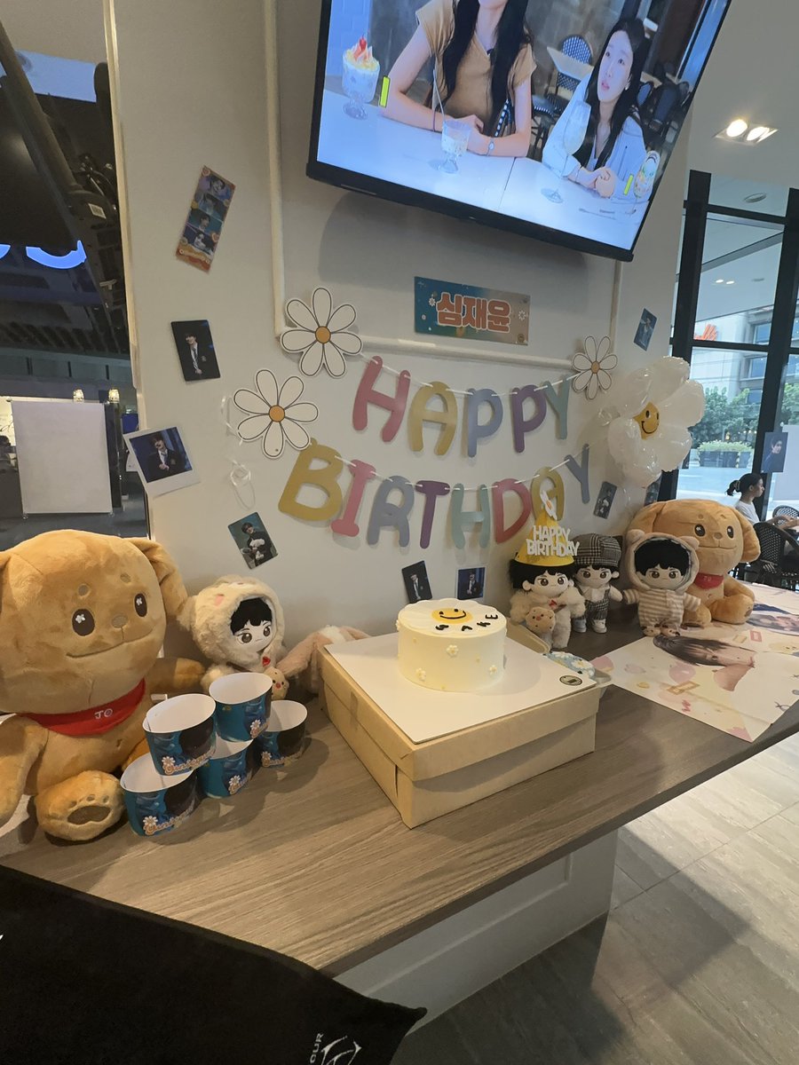 cinnamonkeu's tweet photo. this jake cse is so prettyyyy 💛 happy jake day!!

#YuniquelyYoursJake #EnpireEvents
@ENpireEvents #JAKE #ENHYPEN_JAKE https://t.co/MRiG9ysxJf