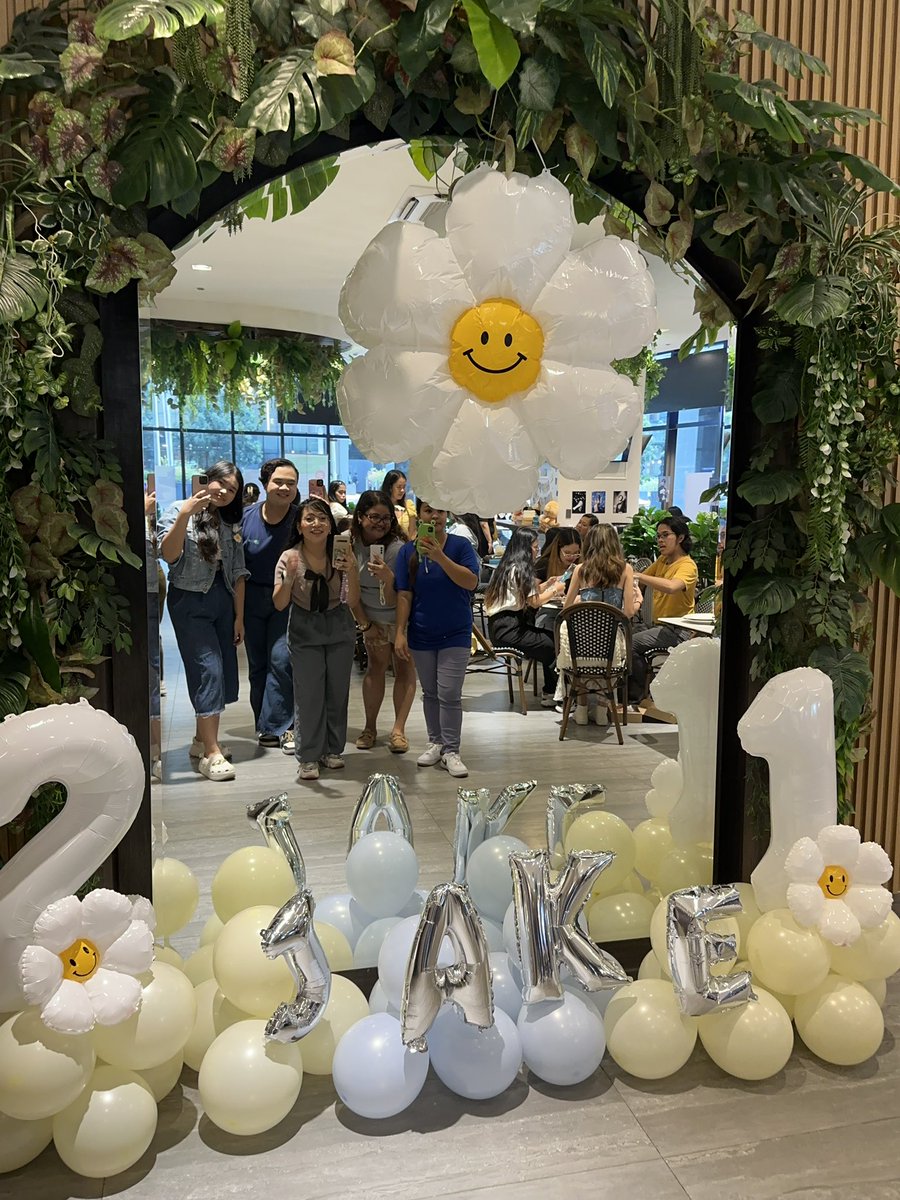 cinnamonkeu's tweet photo. this jake cse is so prettyyyy 💛 happy jake day!!

#YuniquelyYoursJake #EnpireEvents
@ENpireEvents #JAKE #ENHYPEN_JAKE https://t.co/MRiG9ysxJf