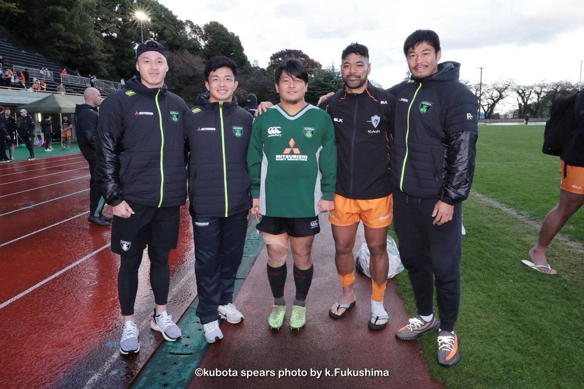 Kubota_Spears's tweet photo. #PracticeRound5
ノーサイドの瞬間🧡🤝💚
#クボタスピアーズ
#三菱重工相模原ダイナボアーズ https://t.co/LrQ3yYfjgo
