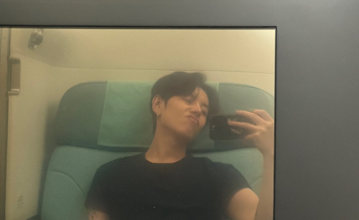 WEi__Member's tweet photo. [#대현] ✋✋안뇽 https://t.co/9LYGFpFi05