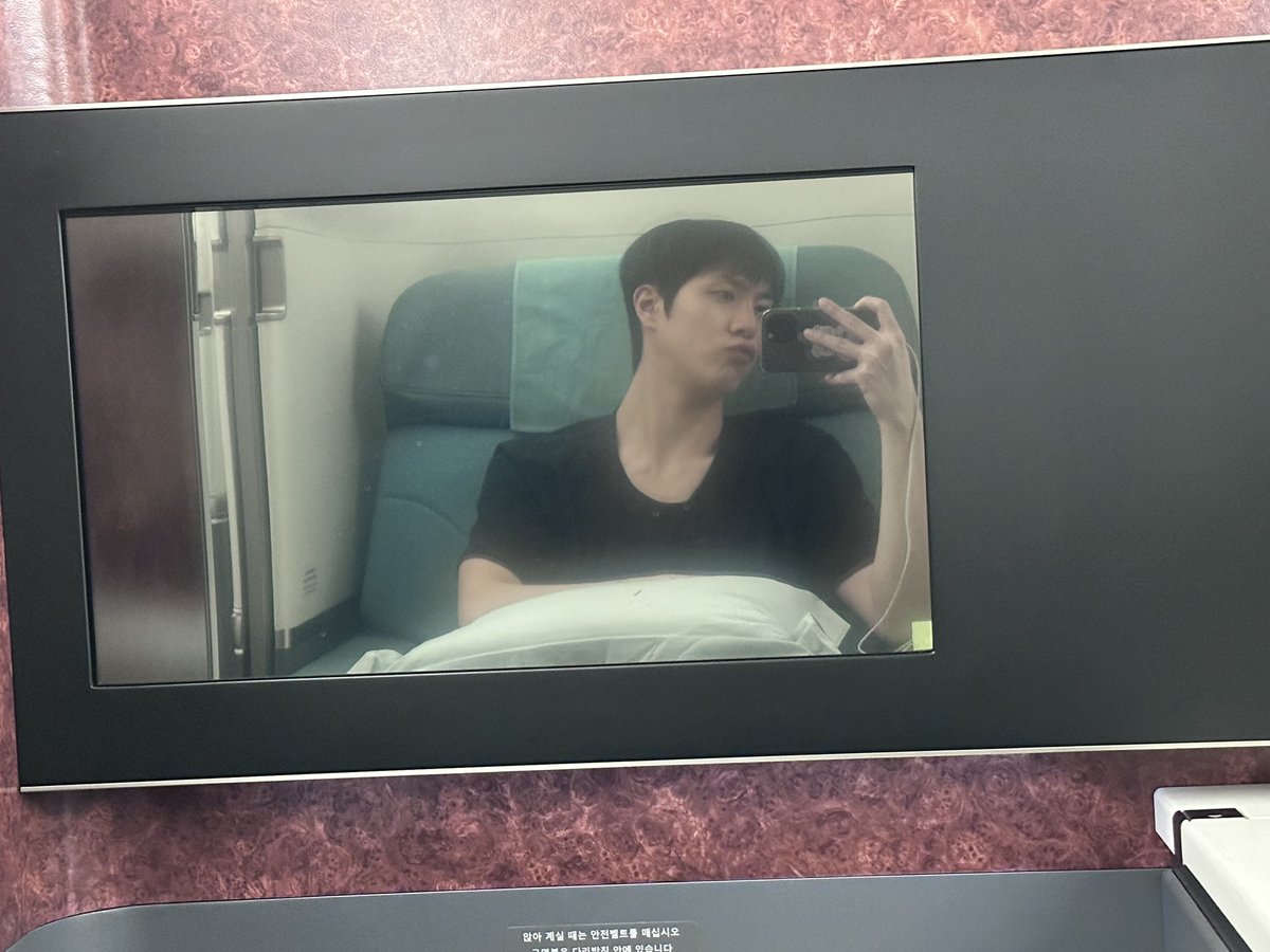 WEi__Member's tweet photo. [#동한] 장대현 따라하기😗 https://t.co/LvRKV96P7w
