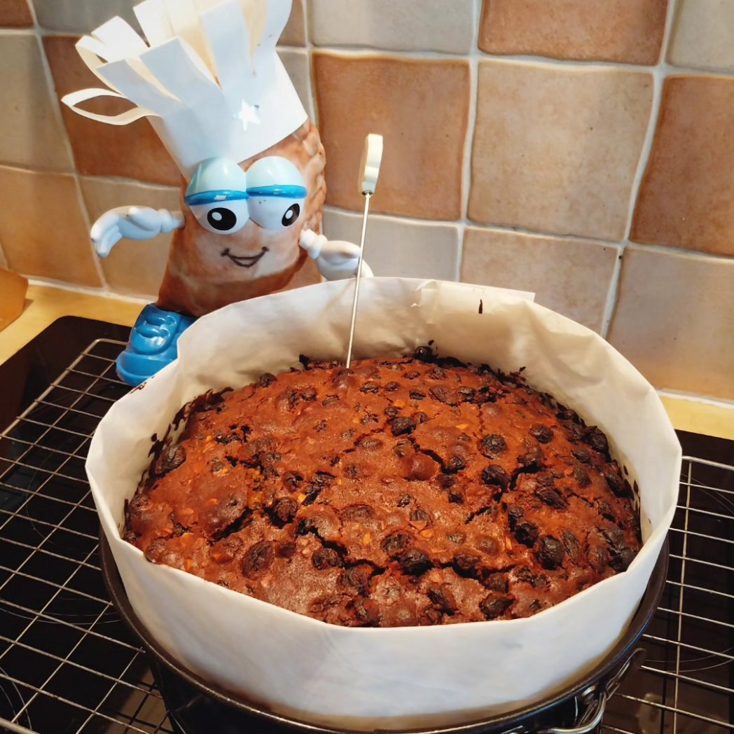 It's beginning to smell a lot like Christmas....🎄🎁🎅🧑‍🎄🎄

The Christmas cake is made & and is currently drinking brandy😆

#CookingWithPasty #PastysKitchen #ChefPasty #ChristmasCake #BakingChristmas #MakingTheChristmasCake