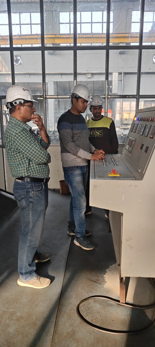 jeworkshopltp's tweet photo. अधिशासी अभियंता विद्युत परीक्षण खंड ललितपुर द्वारा विद्युत कार्यशाला केंद्र ललितपुर का निरीक्षण कर परिवर्तकों की गुणवत्ता की जांच करते हुए अपने समक्ष सैंपल टेस्टिंग कराई गई @aksharmaBharat @MDDVVNL @UPPCLLKO @dvvnllalitpur2 @dvvnlhq @Rakeshsbly @mduppcl @AeGoyal @Dheeraj24976641 https://t.co/w5tFBYEBbm